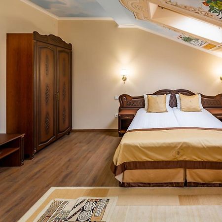 Mini-Hotel Guest House Inn Лвив Екстериор снимка