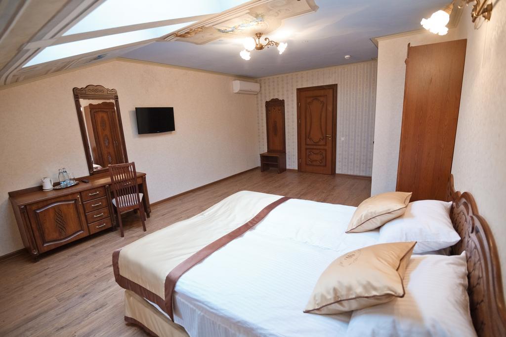 Mini-Hotel Guest House Inn Лвив Екстериор снимка