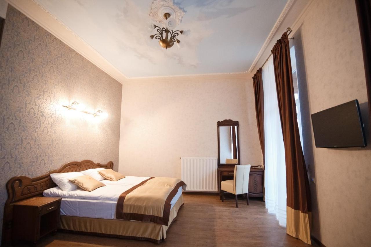 Mini-Hotel Guest House Inn Лвив Екстериор снимка