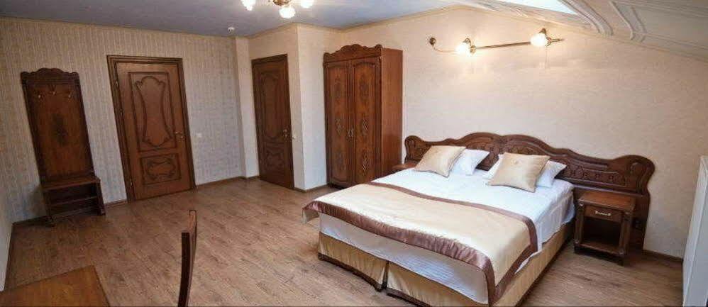 Mini-Hotel Guest House Inn Лвив Екстериор снимка